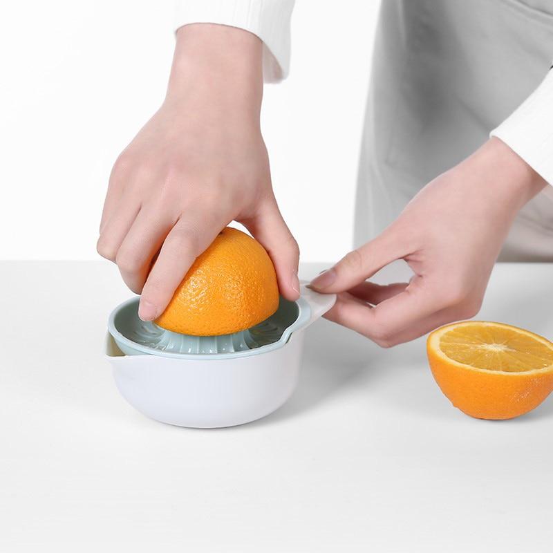 Orange Lemon Fruit Squeezer Cup Mini Plastic Household Manual Citrus Juicer With Handle Pour Spout Kitchen Accessories Cocina